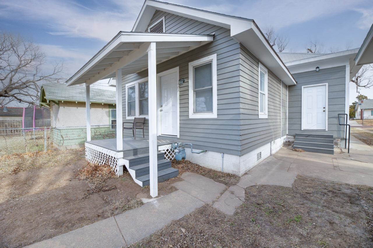 For Sale: 1327 N 2nd St, Arkansas City KS
